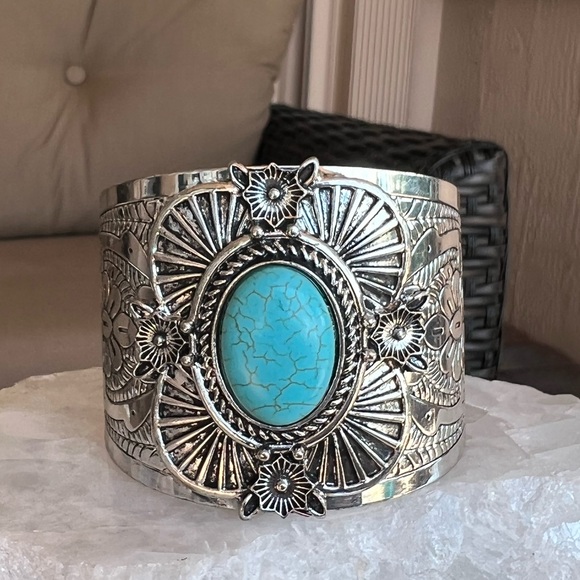 Blue Howlite BOHO Silvertone Cuff - Picture 3 of 12